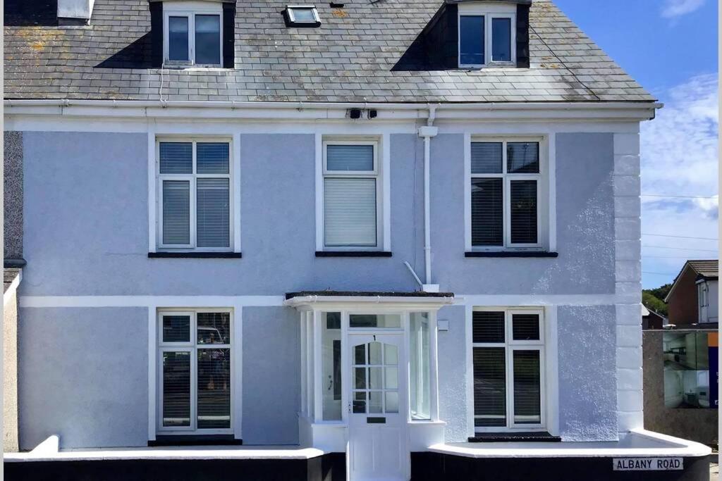 Large 5 Bed 3 Bath House 300 Meters From Beach And Restaurants Newquay  Bagian luar foto