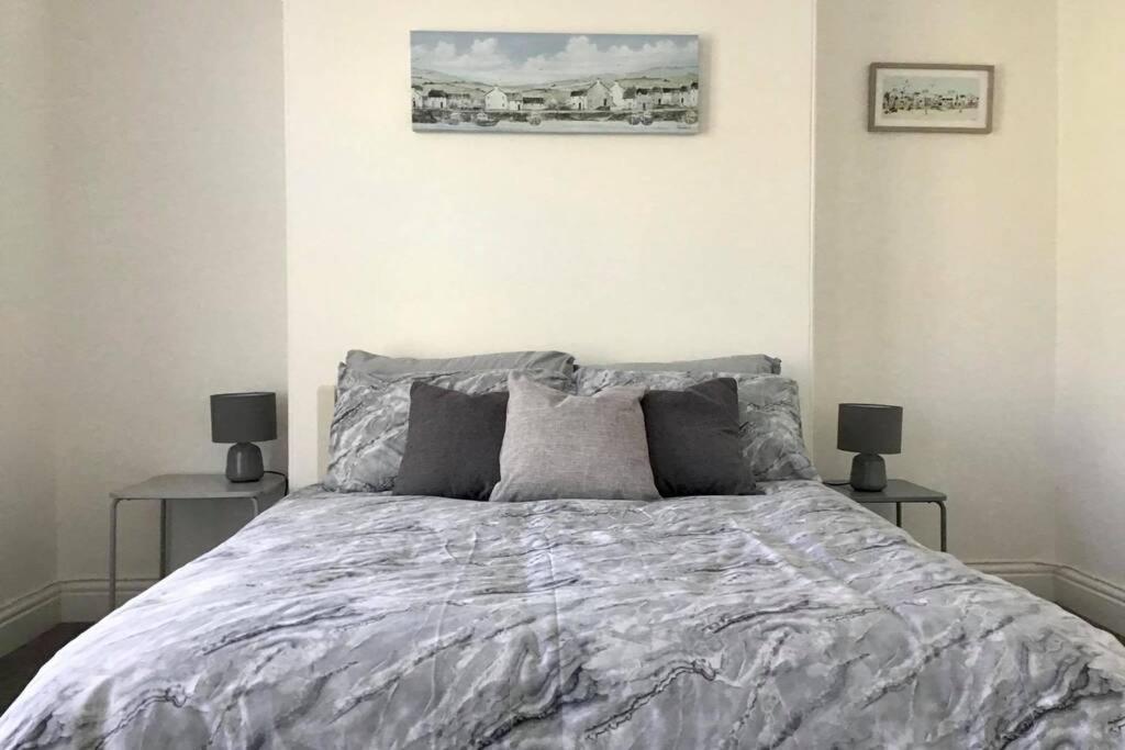 Large 5 Bed 3 Bath House 300 Meters From Beach And Restaurants Newquay  Bagian luar foto